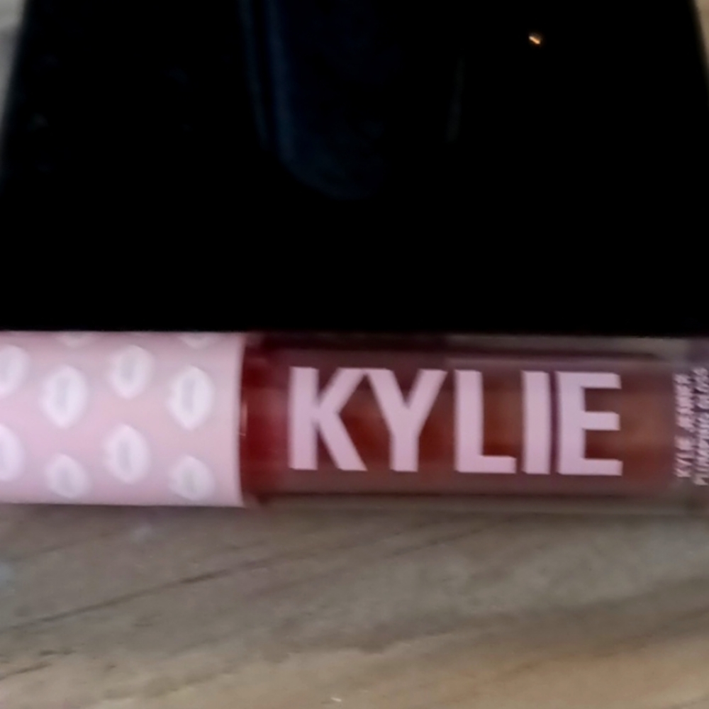 KYLIE LIP PLUMPING LIP GLOSS